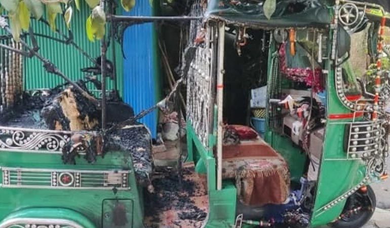 বোনকে বিয়ে করতে না পেরে ভাইয়ের সিএনজিতে আগুন