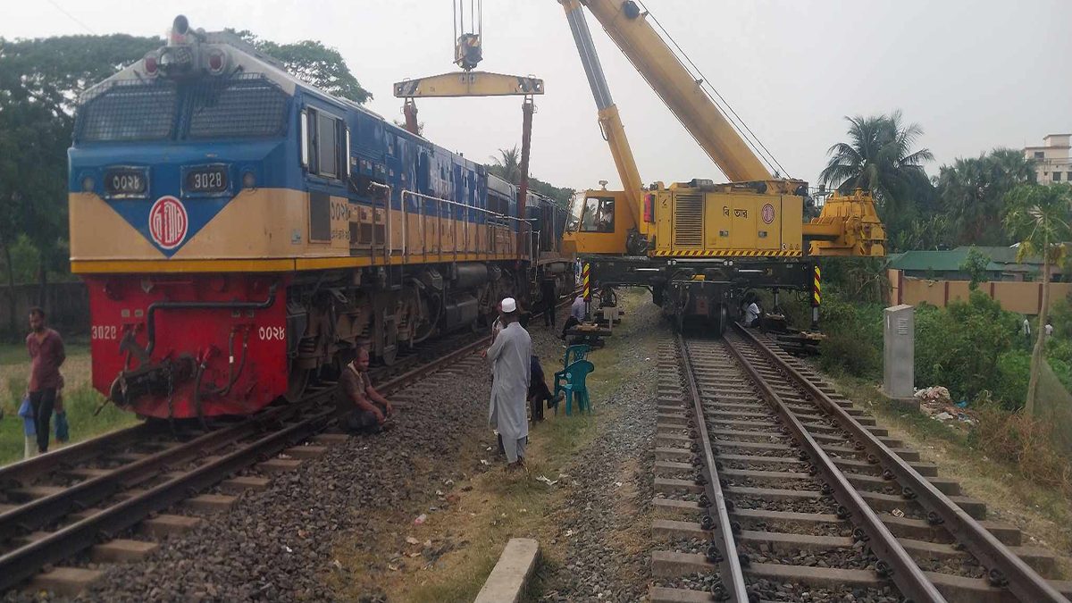 গাজীপুরে ট্রেন দুর্ঘটনা: প্রায় ৩২ ঘণ্টা পর রেল চলাচল স্বাভাবিক