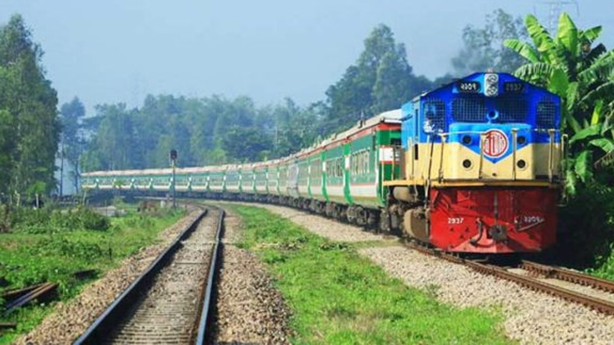 আড়াই ঘণ্টা পর উত্তরবঙ্গের সঙ্গে ট্রেন চলাচল স্বাভাবিক