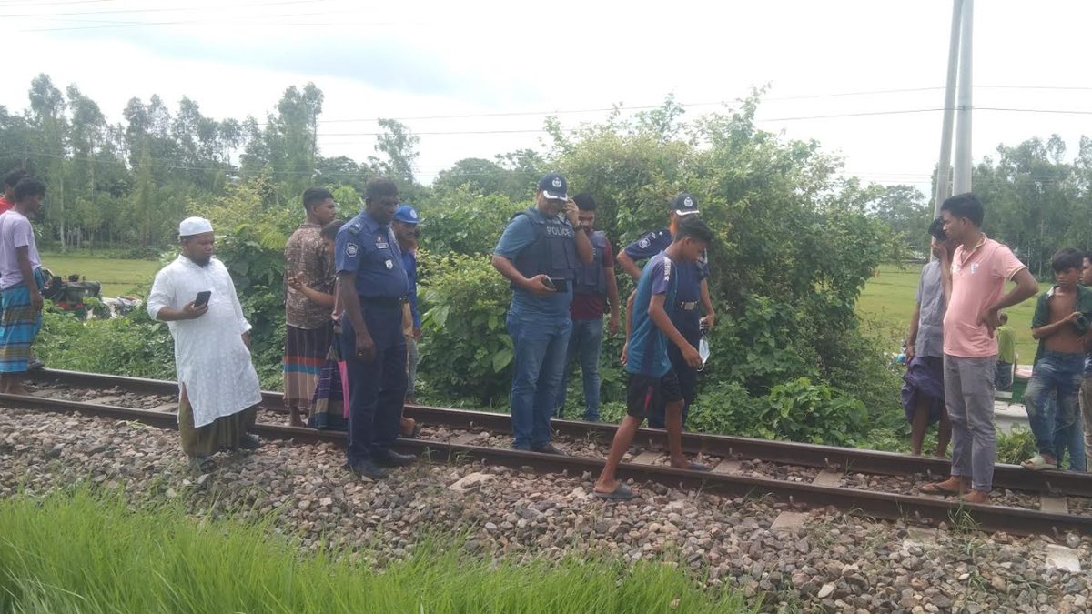 নরসিংদীতে ট্রেনে কাটা পড়ে যুবকের মৃত্যু