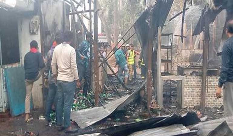কুষ্টিয়ায় হোটেল ও জুসের দোকানে আগুন