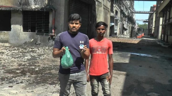 নিখোঁজের সন্ধান না পেয়ে জানাজার জন্য ধ্বংসস্তুপের ছাই নিলেন ভাই