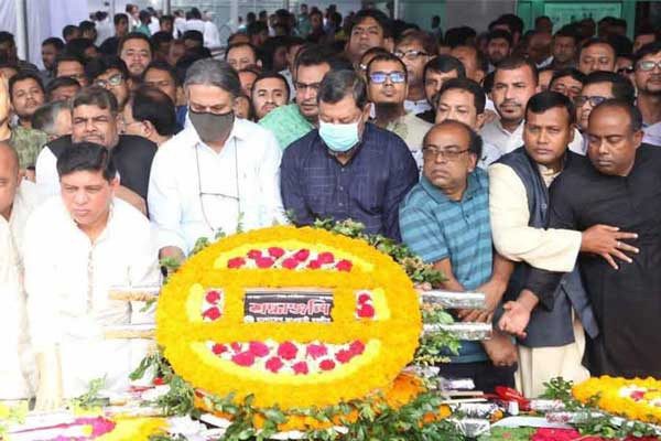 প্রতিষ্ঠাবার্ষিকীতে বঙ্গবন্ধুর প্রতিকৃতিতে যুবলীগের শ্রদ্ধা