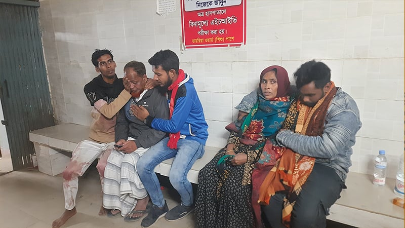 রাতে ছুরিকাঘাতে দুই যুবককে হত্যা, আহত ২