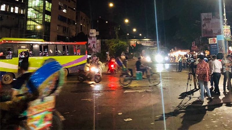 শাহবাগ থেকে ‘জুলাই যোদ্ধা’দের সরিয়ে দিল পুলিশ, যান চলাচল স্বাভাবিক
