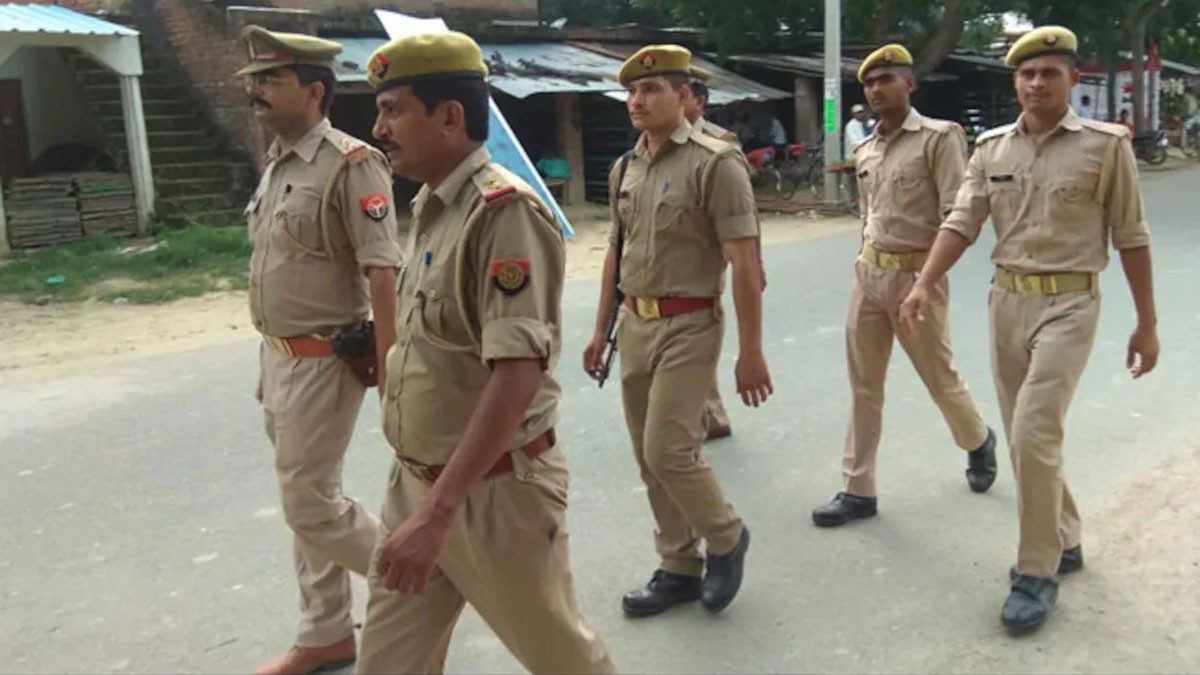 রাস্তায় ঈদের নামাজ আদায়, ২০০০ মুসল্লির বিরুদ্ধে মামলা করলো পুলিশ