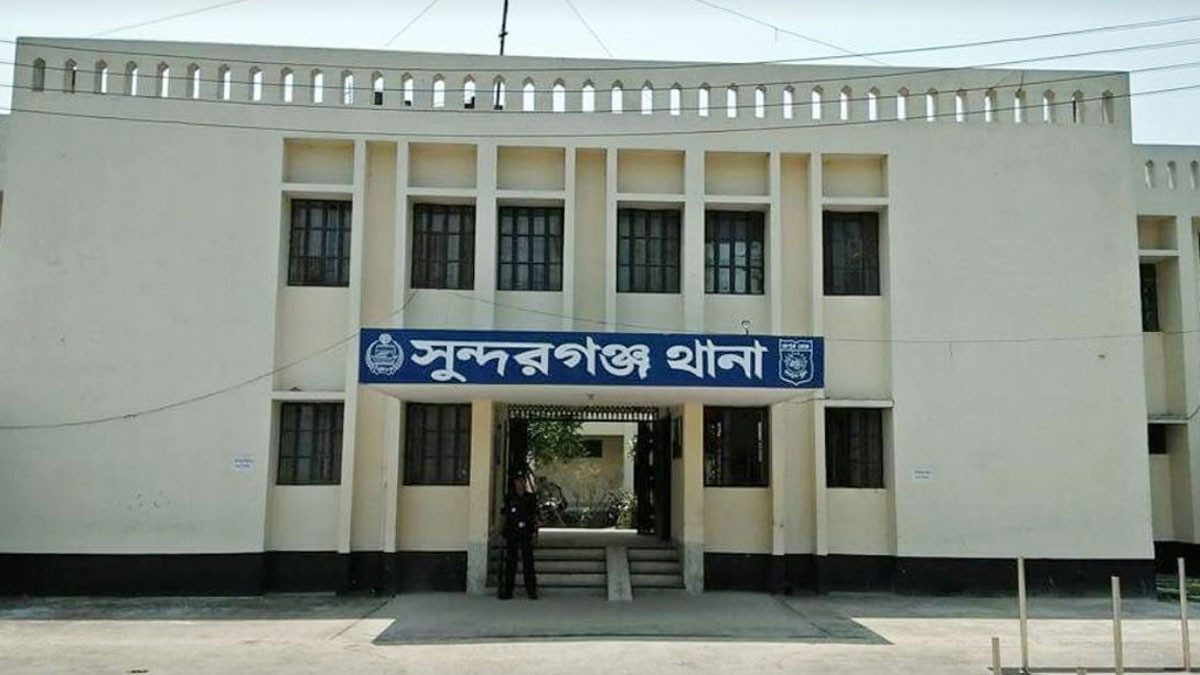 দুপুরে প্রকাশ্যে ঝগড়া, সন্ধ্যায় স্ত্রীর মরদেহ উদ্ধার