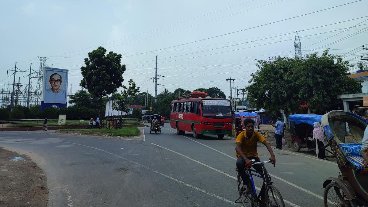 নাটোর-রাজশাহী রুটে বাস চলাচল বন্ধ,ভোগান্তি
