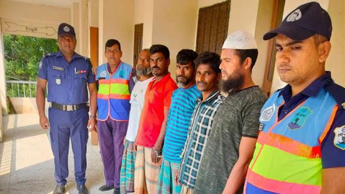 কুয়াকাটায় ৫ জেলেকে সাড়ে ১২ হাজার টাকা জরিমানা