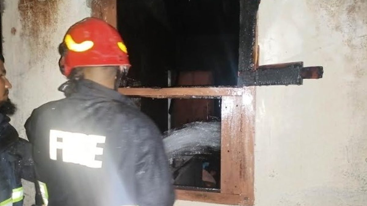 নারায়ণগঞ্জে বাসা-বাড়িতে আগুন