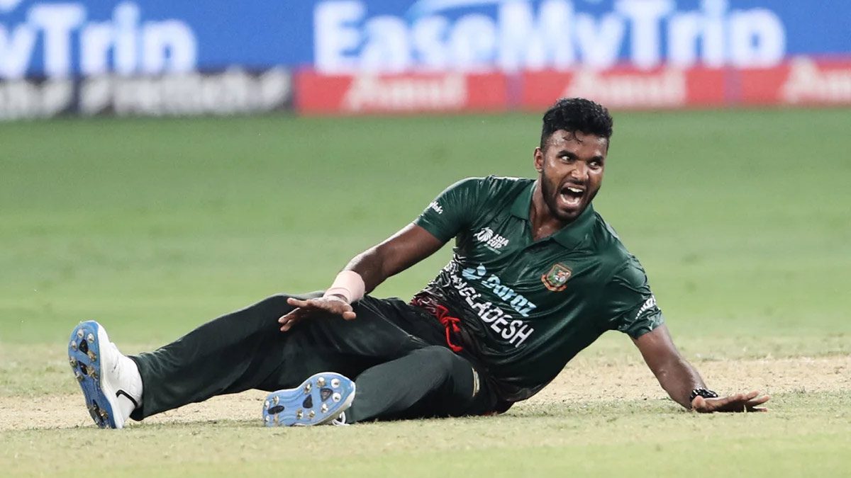 চোট পেয়ে মাঠ ছাড়লেন এবাদত