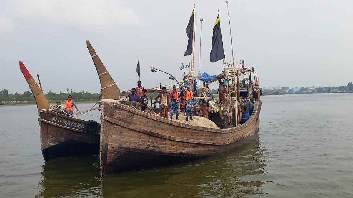 ৯৯৯-এ কল দিয়ে উদ্ধার পেলেন ২১ জেলে