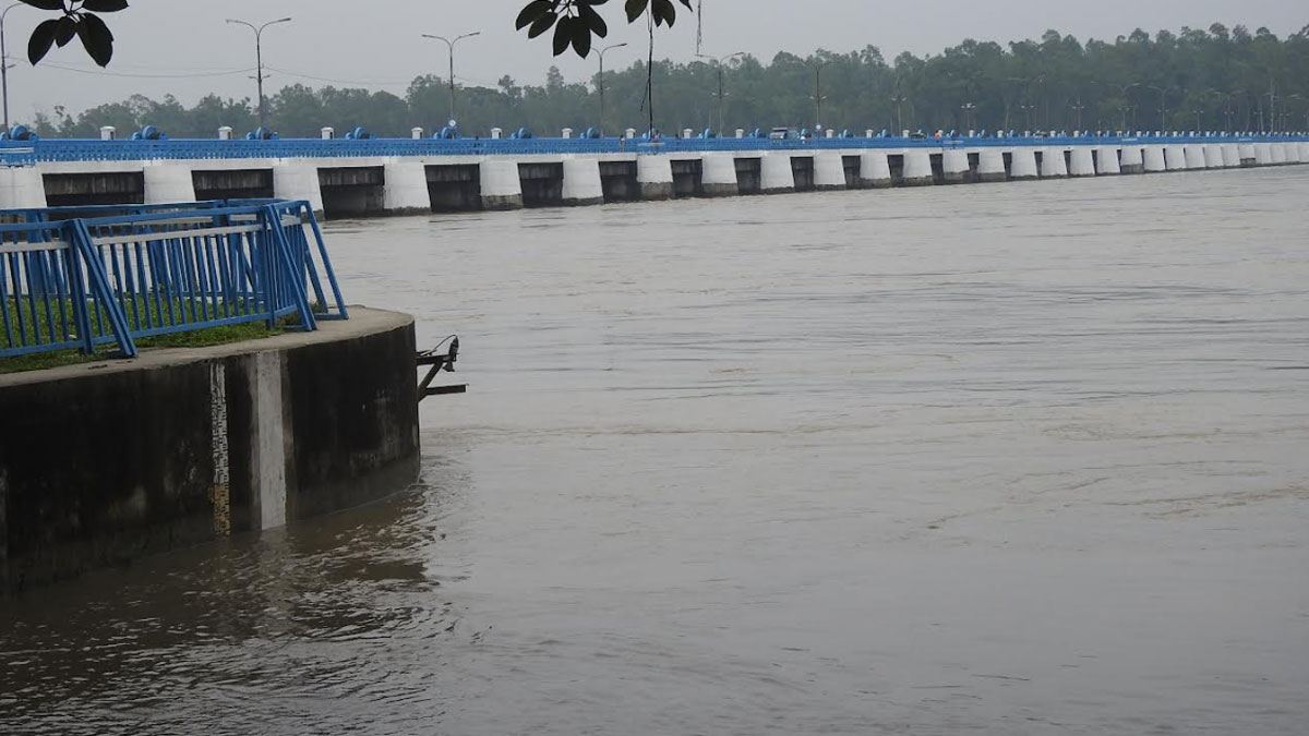 বেড়েছে তিস্তার পানি, খুলে দেওয়া হয়েছে ৪৪ জলকপাট