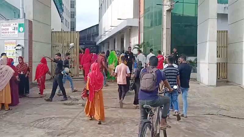 আশুলিয়ায় ৩৬ কারখানায় ছুটি ঘোষণা