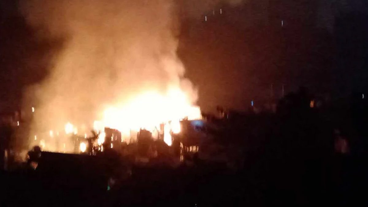 রাজধানীর মিরপুর বস্তিতে লাগা ভয়াবহ আগুন নিয়ন্ত্রণে