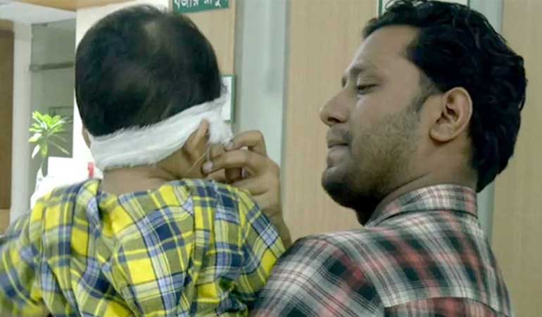 বাম চোখে সমস্যা, শিশুর ডান চোখ অপারেশন করলেন চিকিৎসক