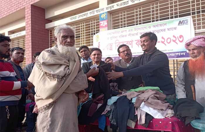 মিরপুরে সুফিয়া হানিফ ফাউন্ডেশনের সহস্রাধিক শীতকালীন পোশাক বিতরণ