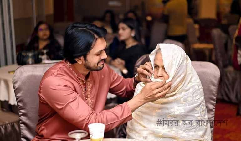 চিত্রনায়ক আরিফিন শুভর মা আর নেই!