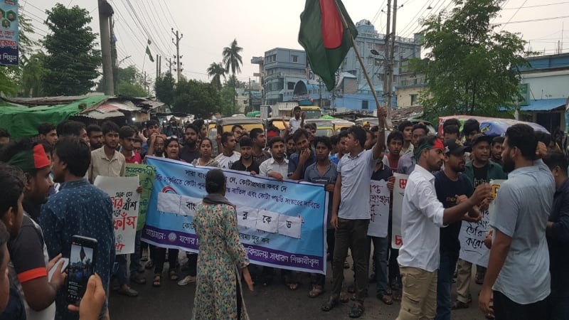 যবিপ্রবি শিক্ষার্থীদের কুষ্টিয়া-খুলনা মহাসড়ক অবরোধ