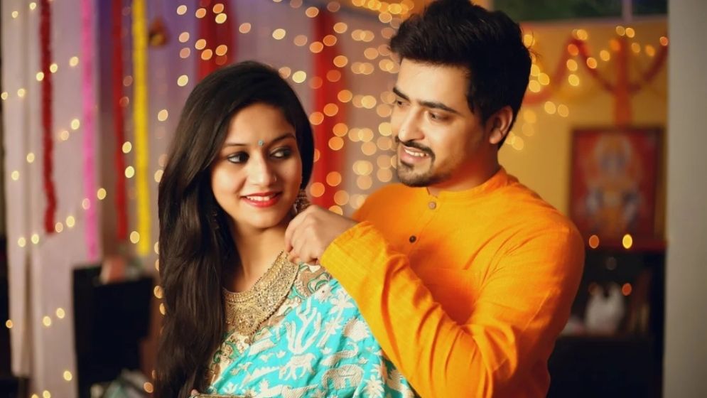 স্ত্রীর প্রশংসা করার দিন আজ