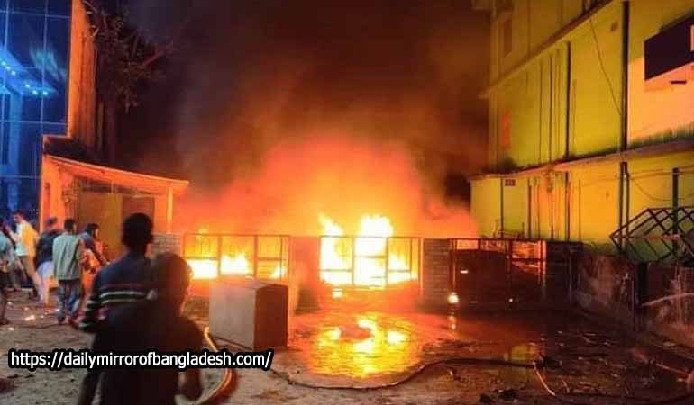 সিংড়ায় পেট্রল পাম্পে আগুন