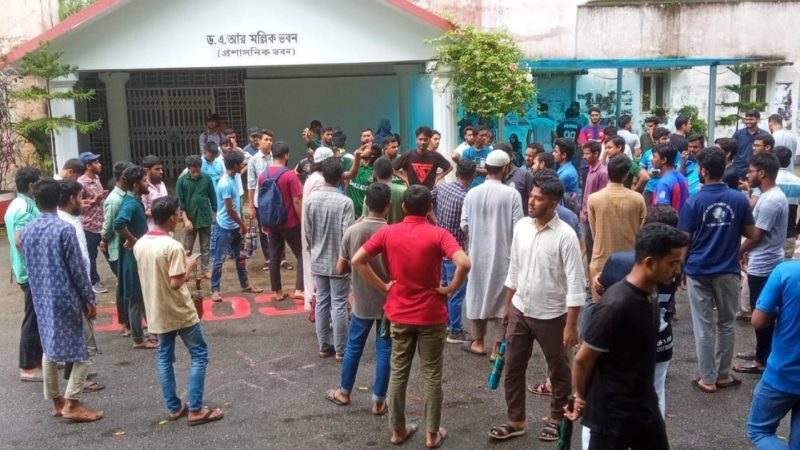 উপাচার্যসহ চবি প্রশাসনকে অবাঞ্ছিত ঘোষণা