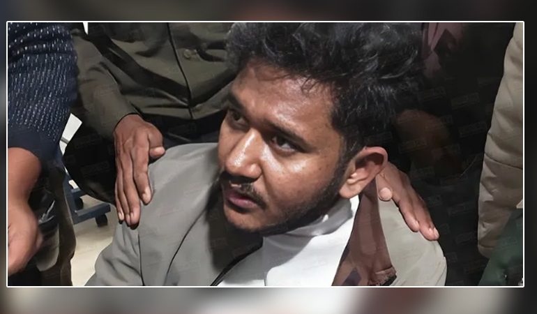 খুলনা মেডিকেল কলেজ হাসপাতালে ভুয়া চিকিৎসক আটক