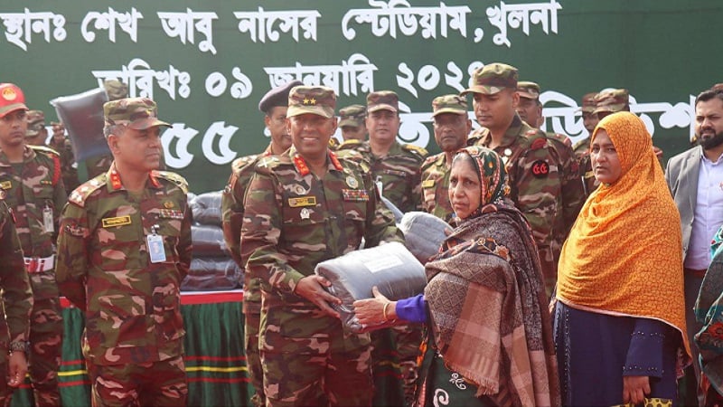 সেনাপ্রধানের নির্দেশনায় দুঃস্থদের মাঝে শীতবস্ত্র বিতরণ ও বিনামূল্যে চিকিৎসা সেবাদান