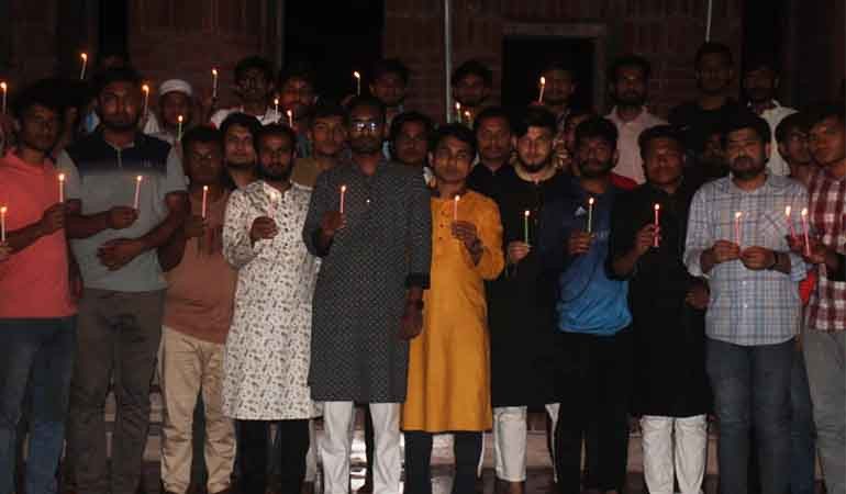 গণহত্যা দিবসে ইবি ছাত্রলীগের মোমবাতি প্রজ্বলন