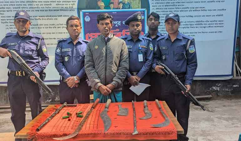 জামালপুরে অস্ত্র-গুলিসহ ডাকাত চাঁন মিয়া আটক