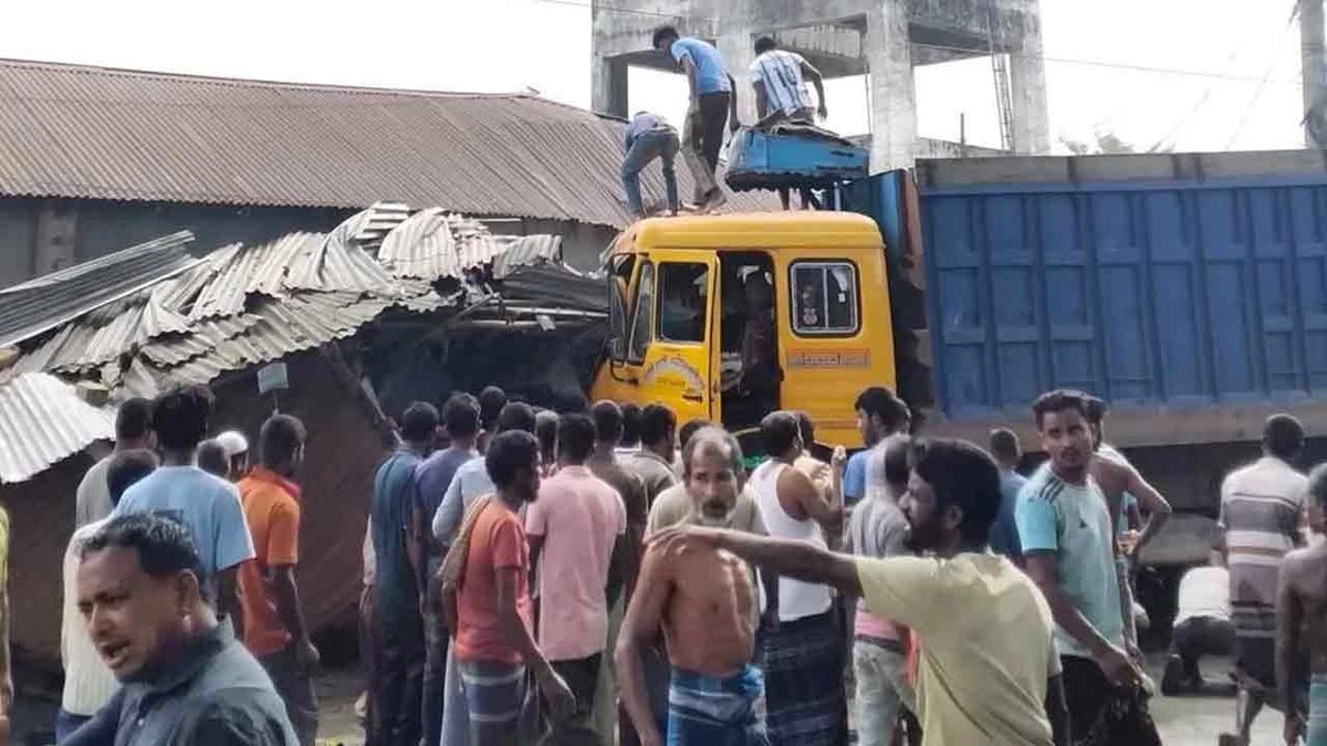 লালমনিরহাটে ট্রাক-অটোরিকশা মুখোমুখি সংঘর্ষে নিহত ৩