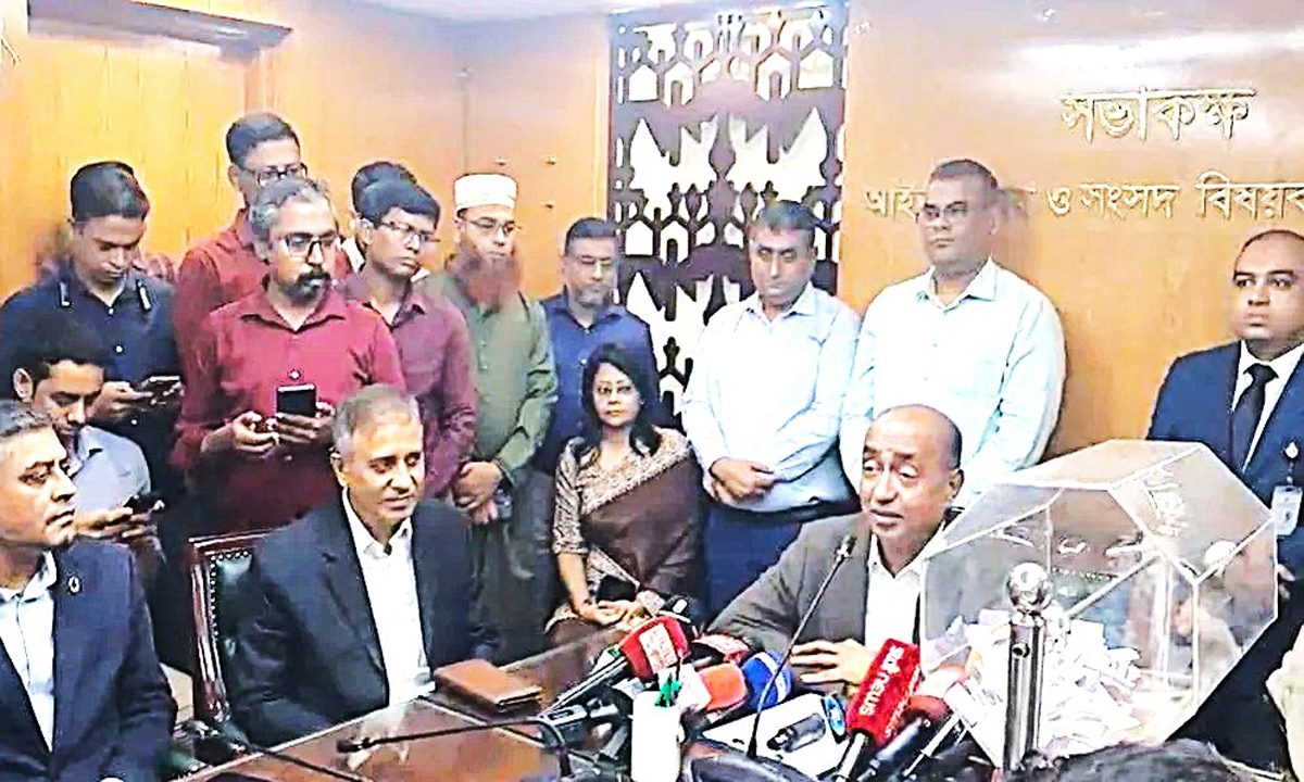 আইন মন্ত্রণালয়ে লটারির মাধ্যমে ১৮ সাব-রেজিস্ট্রার বদলি