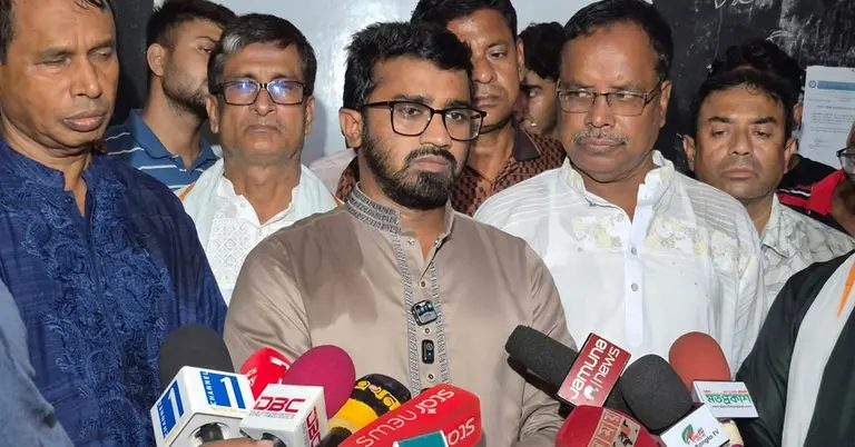 শেখ হাসিনা ফাঁসির দড়িতে ঝুলতে দেশে ফিরবেন, তিনি এত বোকা নন: রাশেদ খাঁন