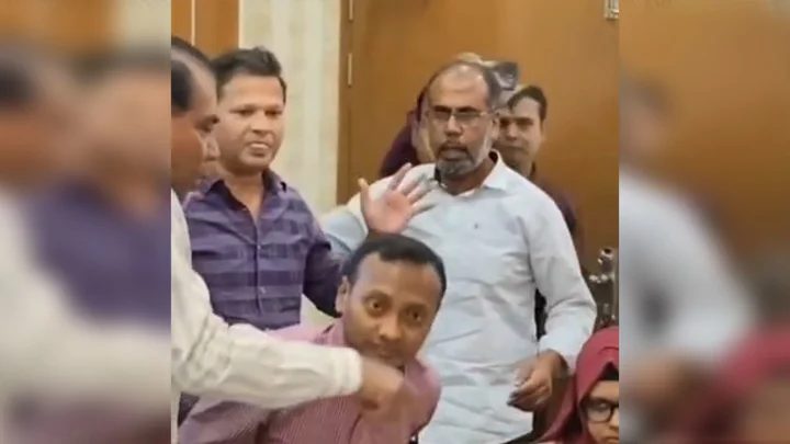 বগুড়ায় ডিসি অফিসে দুর্গাপূজা উদযাপনের প্রস্তুতি সভায় হট্টগোল