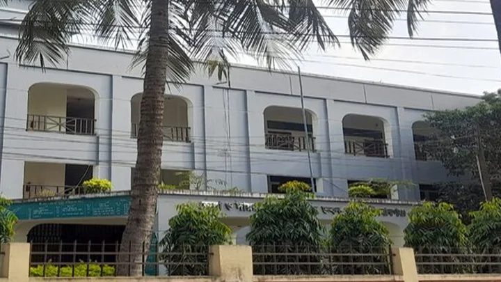 ছাত্রীকে ধর্ষণচেষ্টার মামলায় শিক্ষককে পাঁচ বছর কারাদণ্ড