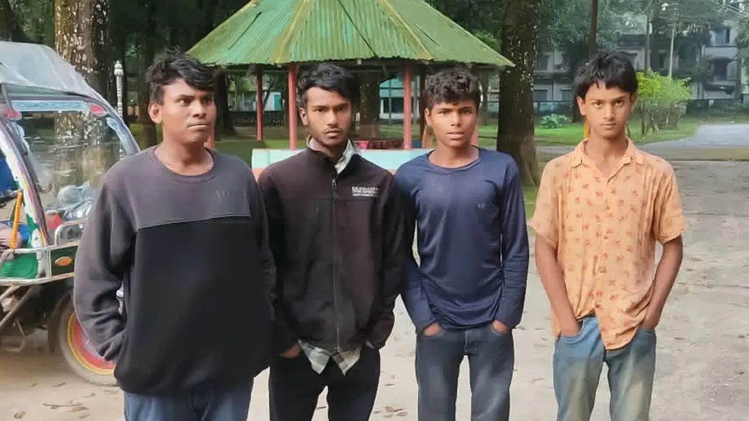 সীমান্ত পেরিয়ে ভারতে যাওয়ার চেষ্টা, ৪ তরুণ আটক